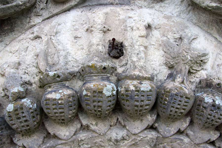 Bearbeitungsschritte bei der Restaurierung der Helmzier- Schloss Doberlug