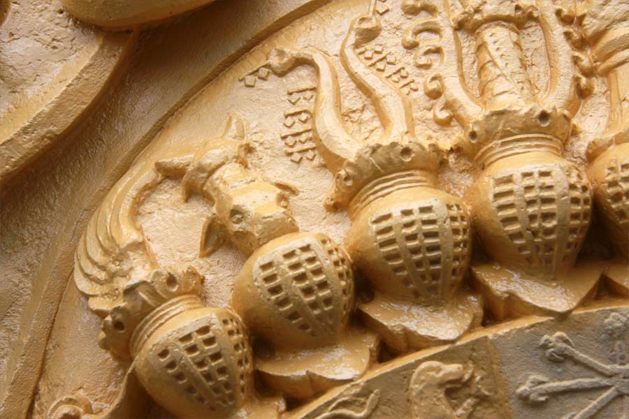 Bearbeitungsschritte bei der Restaurierung der Helmzier- Schloss Doberlug