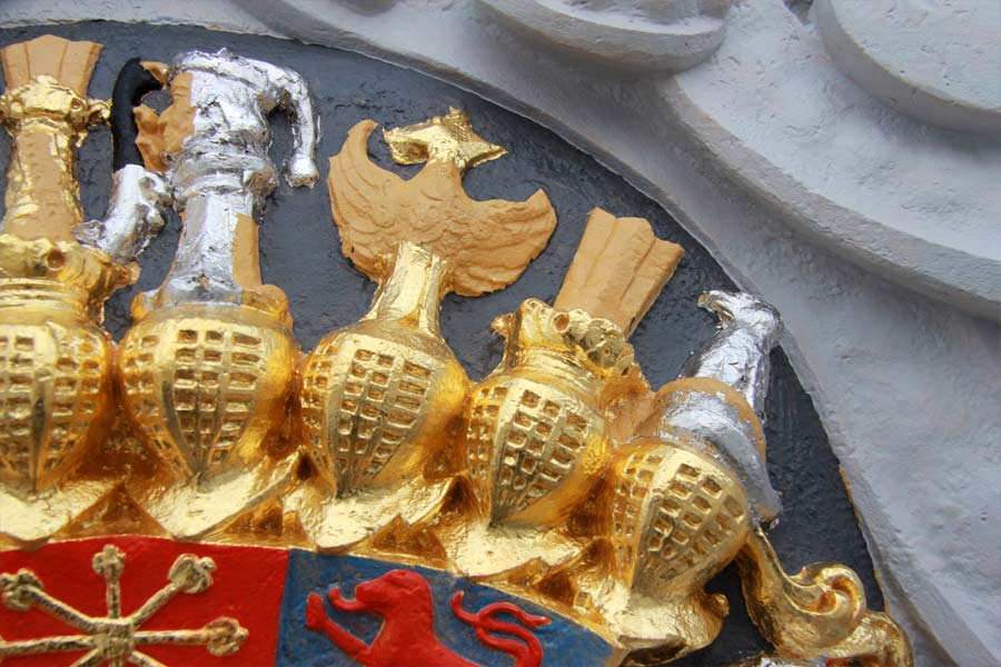 Bearbeitungsschritte bei der Restaurierung der Helmzier- Schloss Doberlug