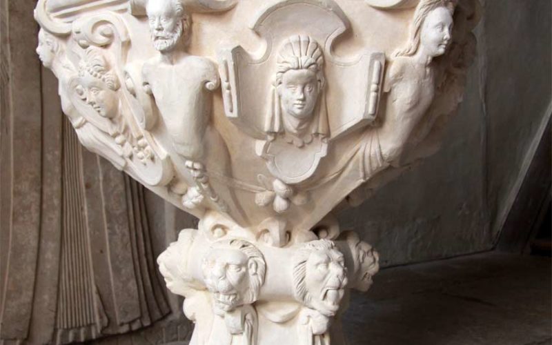 Restaurierung der Stuckausstattung - Dorfkirche Flechtingen - restaurierter Taufstein