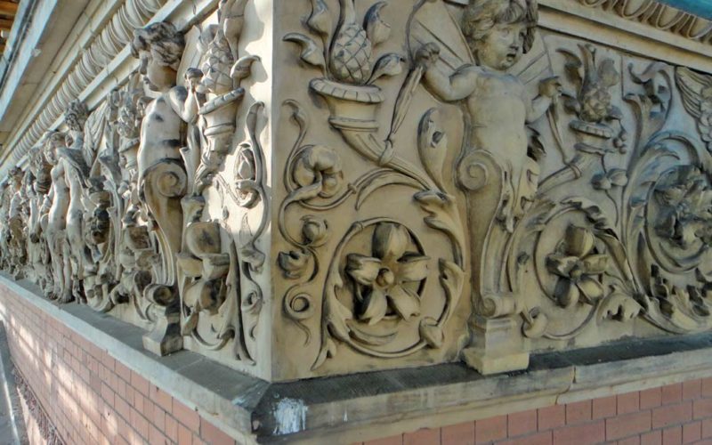 Restaurierung des umlaufenden Terrakottafrieses - Martin-Gropius-Bau