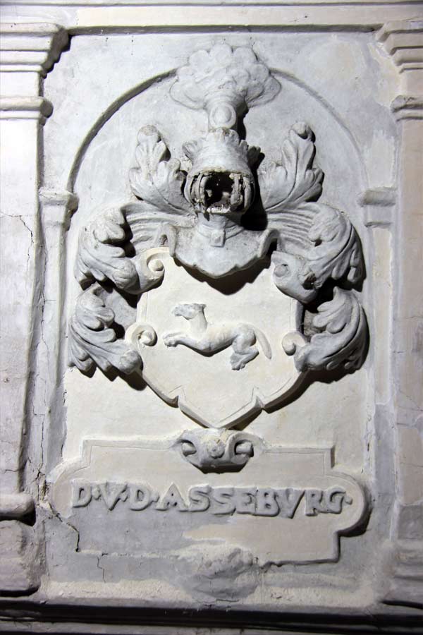 Restaurierung der Stuckausstattung - Dorfkirche Flechtingen - Wappen an der Patronatsloge