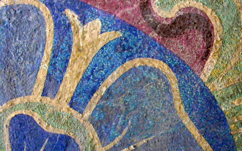 Detailansicht zu Retuschen an einer Lutherrose auf der Nordarkade - Erlöserkirche Berlin Rummelsburg