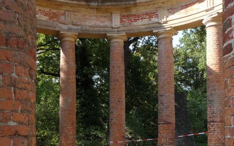 Ansicht der restaurierten Tempelruine - Monopteros auf dem Ruinenberg in Sanssouci
