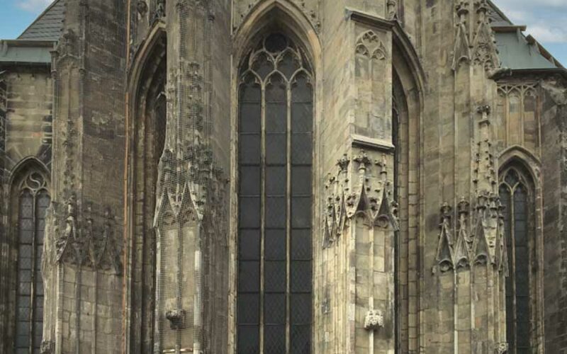 Ansicht der restaurierten Fassadenachse im Chor