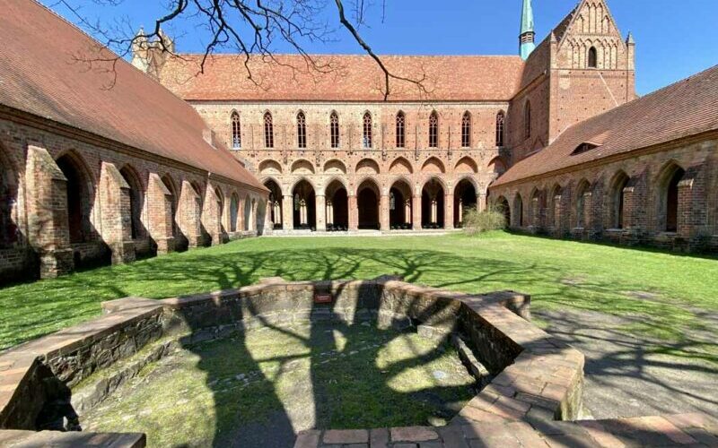 Ansicht Klosterkirche und Kreuzgang