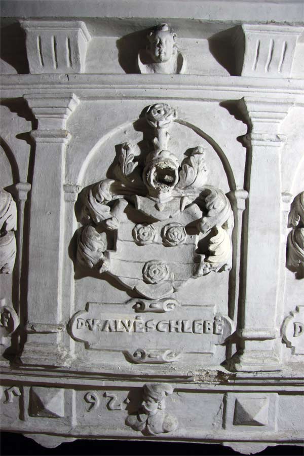 Restaurierung der Stuckausstattung - Dorfkirche Flechtingen - Wappen an der Patronatsloge